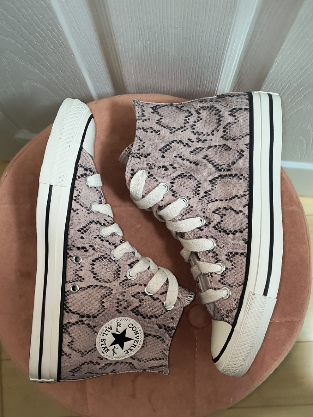 Chuck Taylor All Star Snakeskin Print Size 8 Women's / 6 Mens NWOB - Picture 4 of 8